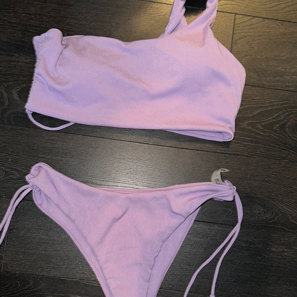 ✨HOST PICK✨Lavender One-Shoulder Bikini Set - Picture 3 of 8